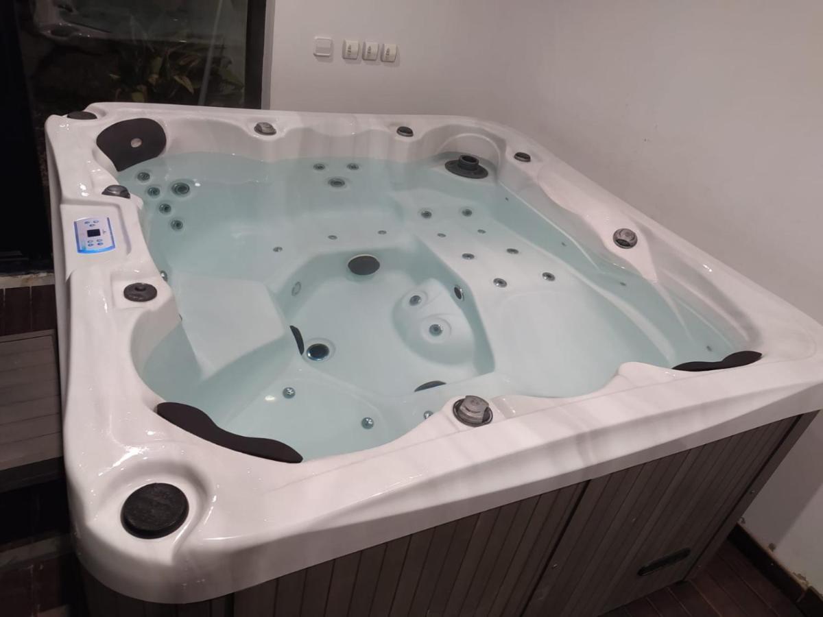 فيلا Casa Ceca De La Playa Y Barcelona, Con Piscina Climatizada Y Jacuzzi فالرومانيس المظهر الخارجي الصورة
