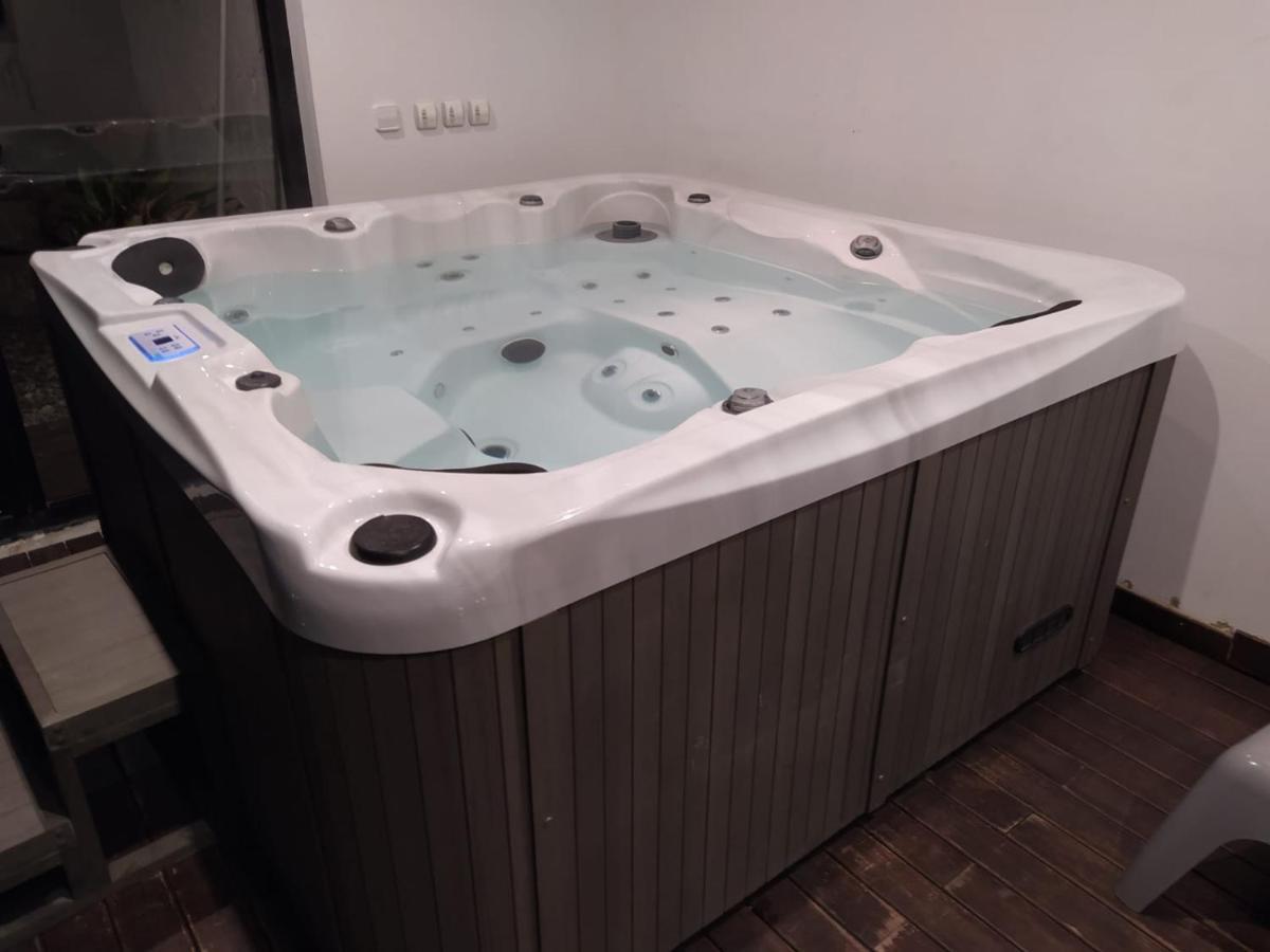 فيلا Casa Ceca De La Playa Y Barcelona, Con Piscina Climatizada Y Jacuzzi فالرومانيس المظهر الخارجي الصورة